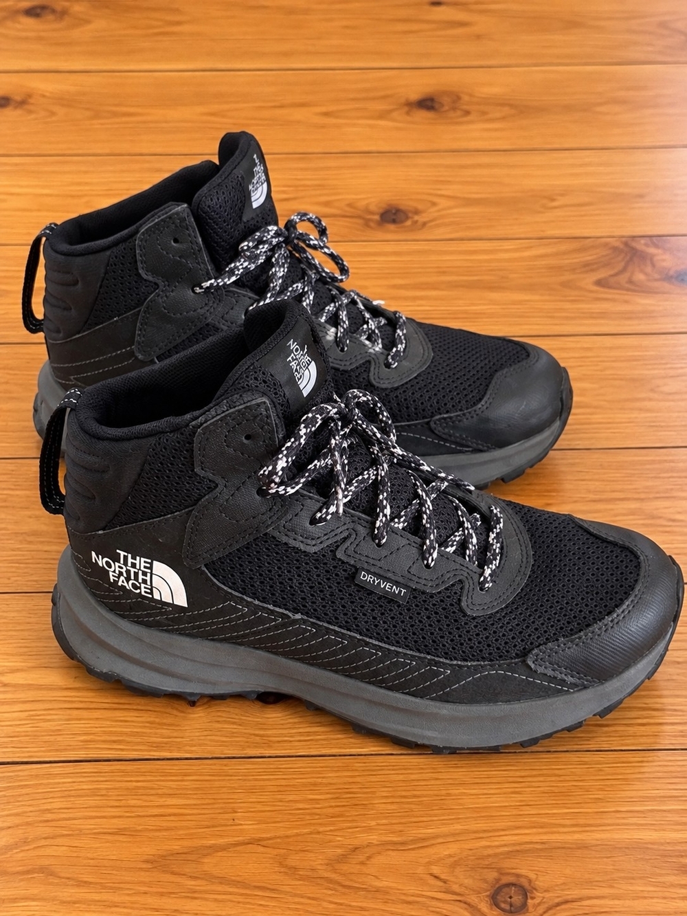 The North Face Fastpack Hiker Mid Waterproof Boots Women’s 6.5 Black